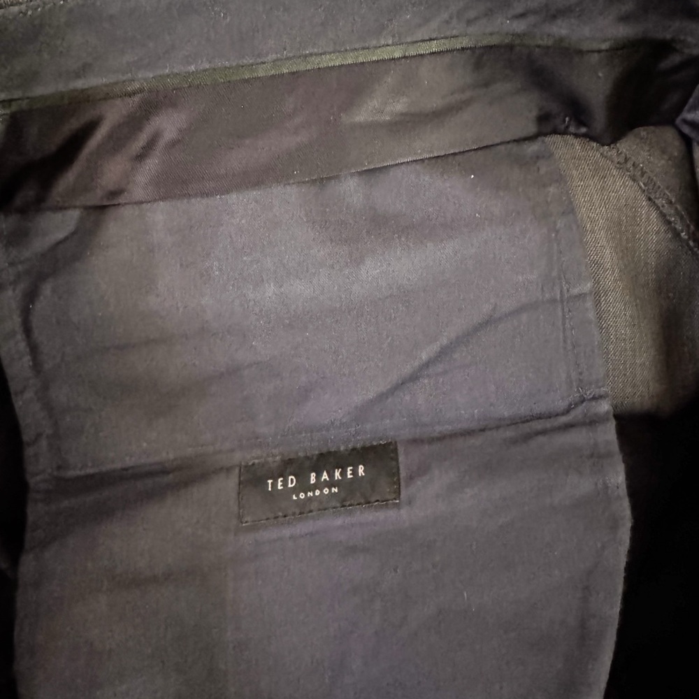 Brand new Ted Baker Wool Jay Trim Fit suit in charcoal - Picture 5 of 6